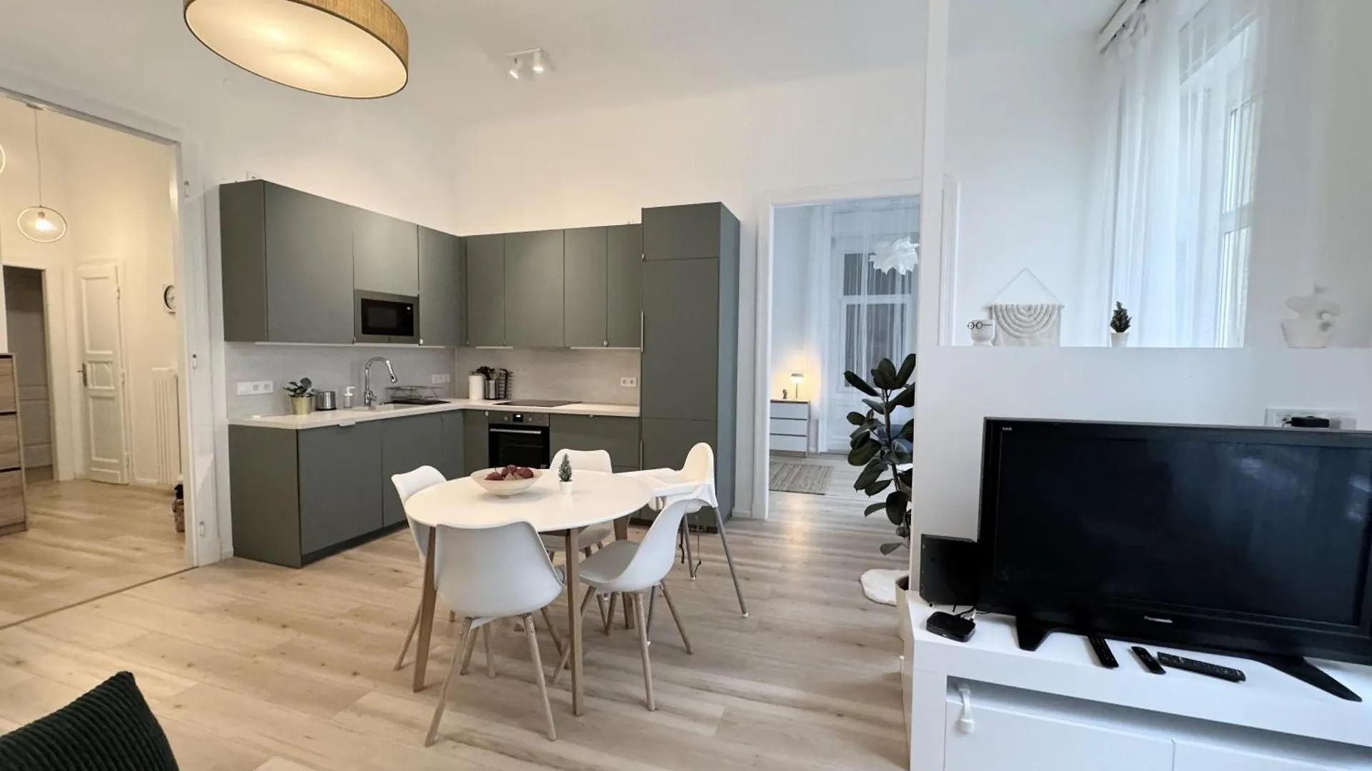 Danube Escapes Budapest- 3Br Apartment 0*, Budapesta