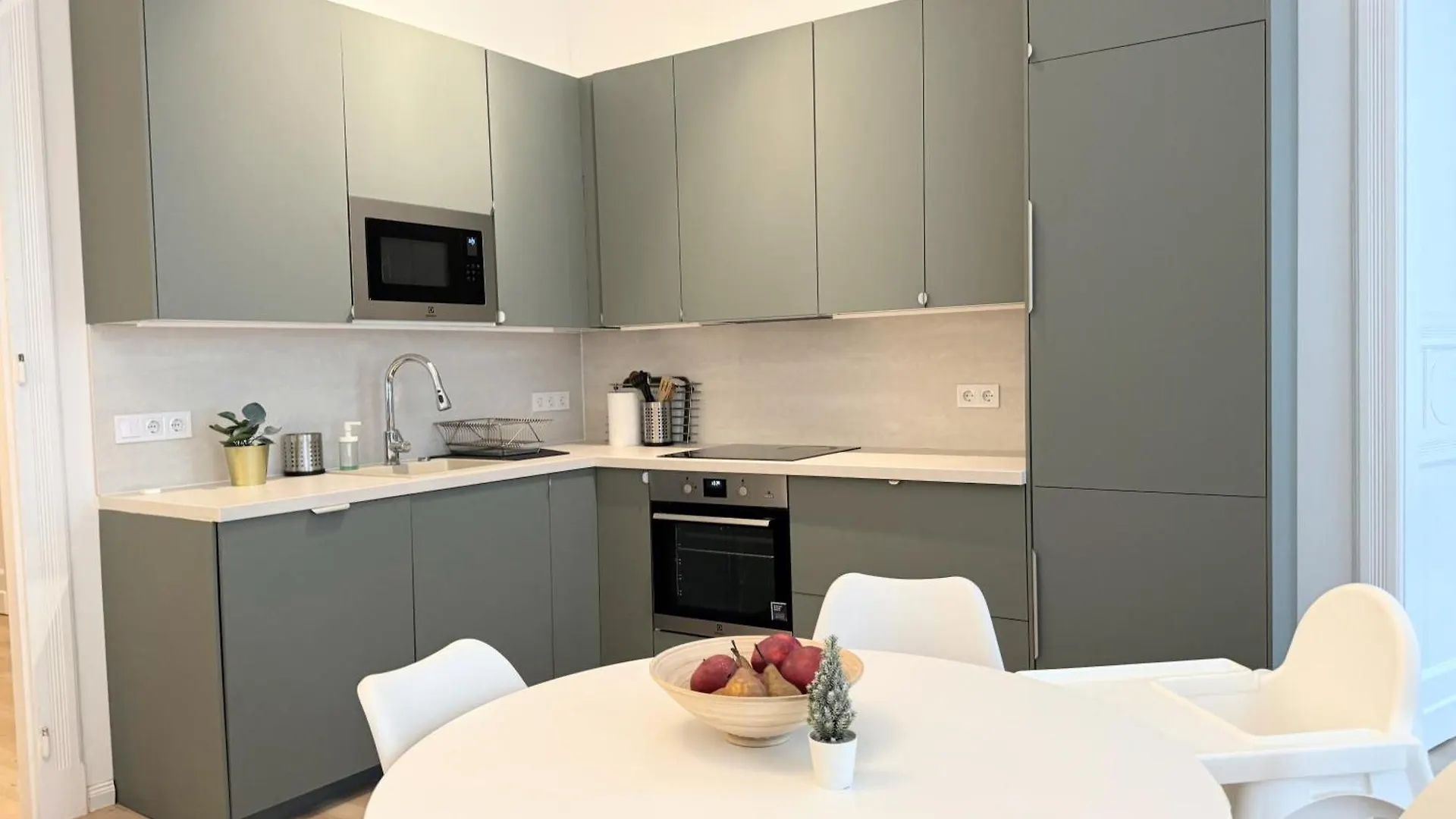 Danube Escapes Budapest- 3Br Apartment