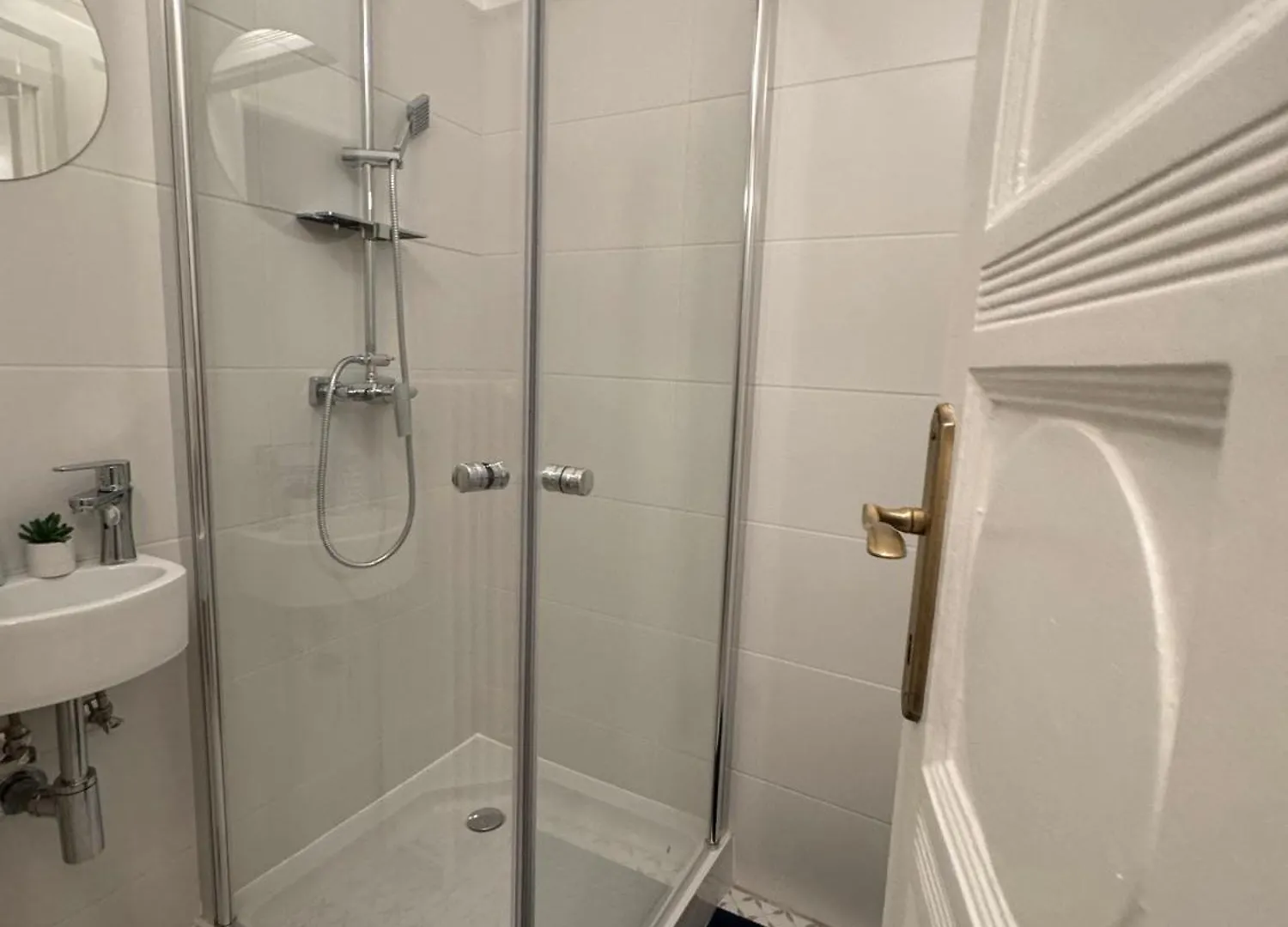 Danube Escapes Budapest- 3Br Apartment